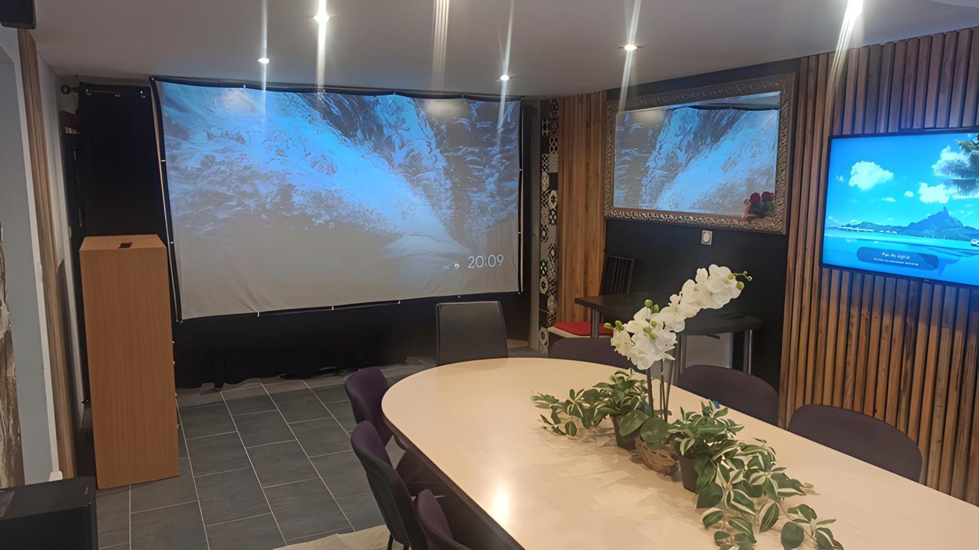 Rez De Jardin & Salle De Reunion La Ferriere  外观 照片